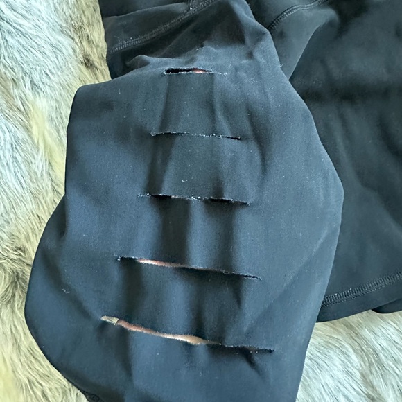 Alo ripped short black sz small - Picture 4 of 6